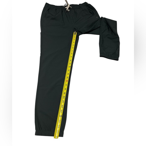 Vuori Men's Elastic Waist Pant | Grey | Size: M - Picture 4 of 4